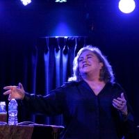 BWW Review: Kathleen Turner Rises To New Heights With FINDING MY VOICE at The Green…
