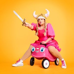 EDINBURGH 2026: Review: MADAME CHANDELIER'S GRAND THEFT OPERA, Pleasance Courtya