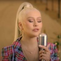 VIDEO: Christina Aguilera Performs 'The Christmas Song' on LATE NIGHT WITH SETH… Video