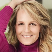 HACKS Adds Helen Hunt, Christina Hendricks, Christopher Lloyd to Season 3