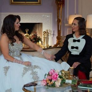 Video: Watch a Sneak Peek Clip From LOOT Season 3 Finale