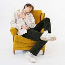 JVKE Debuts New Song 'this is what autumn feels like'