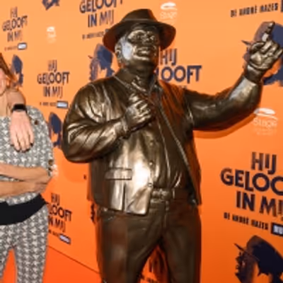 BWW Feature: STANDBEELD ANDRE HAZES ONTHULD TIJDENS PREMI&Egrave;RE HIJ GELOOFT IN MIJ!