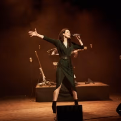 BWW Review: RENEE VAN WEGBERG - HOU ME VAST⭐️⭐️⭐️⭐️ at DeLaMar Theater