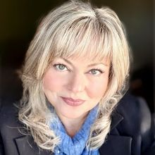 Interview: BILLYE JOHNSTONE of RONSTADT & KING at VITELLO'S swanky MARTINI LOUNGE wit