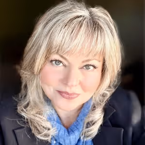 Interview: BILLYE JOHNSTONE of RONSTADT & KING at VITELLO'S swanky MARTINI LOUNGE with LISA DONAHEY!