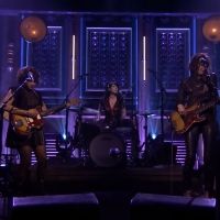 VIDEO: Puss N Boots Perform 'Sister' on THE TONIGHT SHOW WITH JIMMY FALLON Video