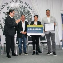 Recibe Leonarda Rivera Sosa El Premio Bellas Artes De Ensayo Literario José Revuelta