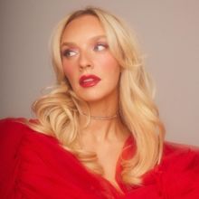 Emerging Queer Pop Star Zolita Releases New Album 'Queen of Hearts'