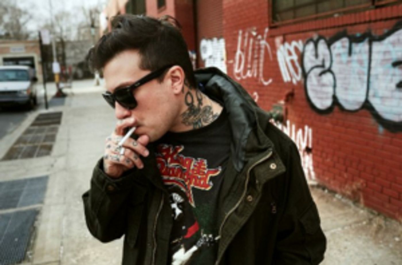 FRANK IERO & THE FUTURE VIOLENTS Share 'Great Party' Music Video  Image