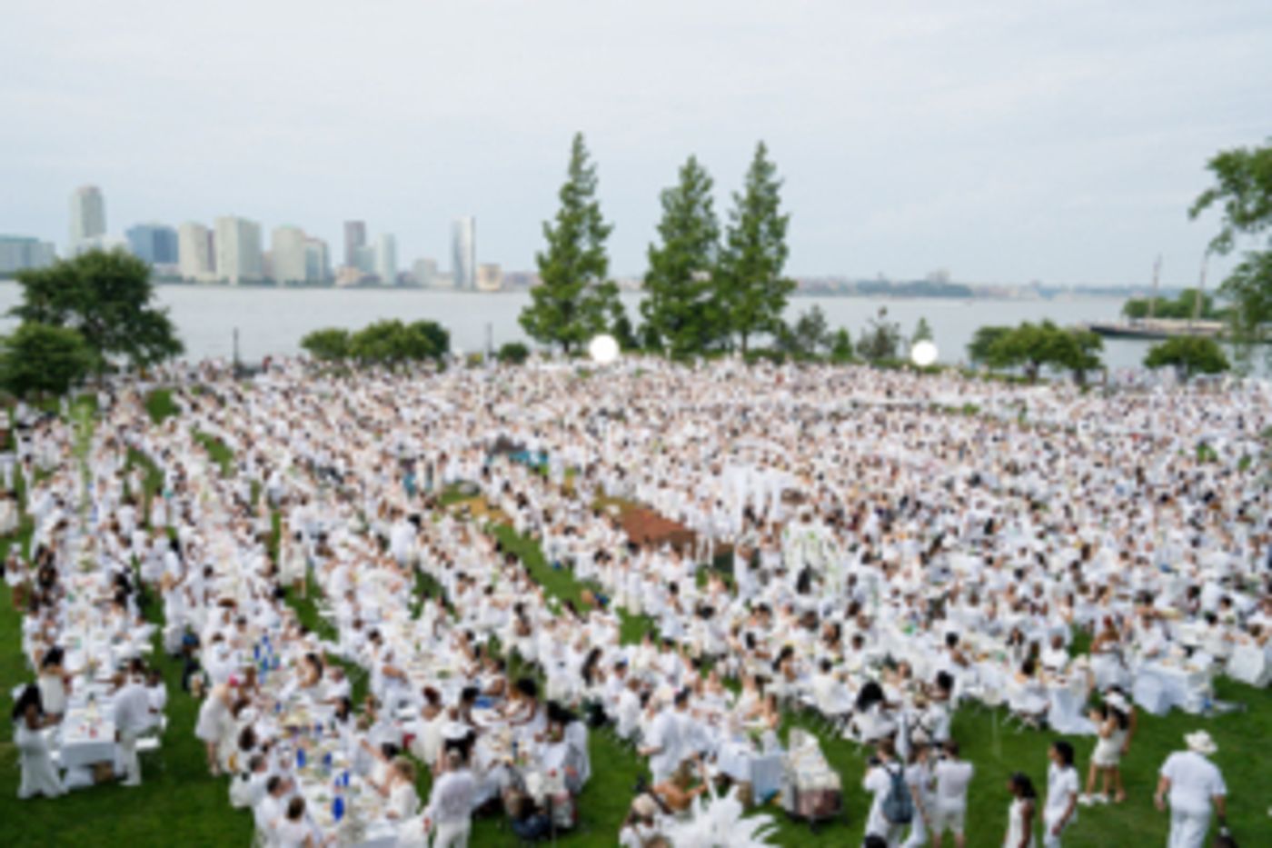 DINER EN BLANC Brings the Ultimate Summer Outdoor Event to NYC and the World  Image