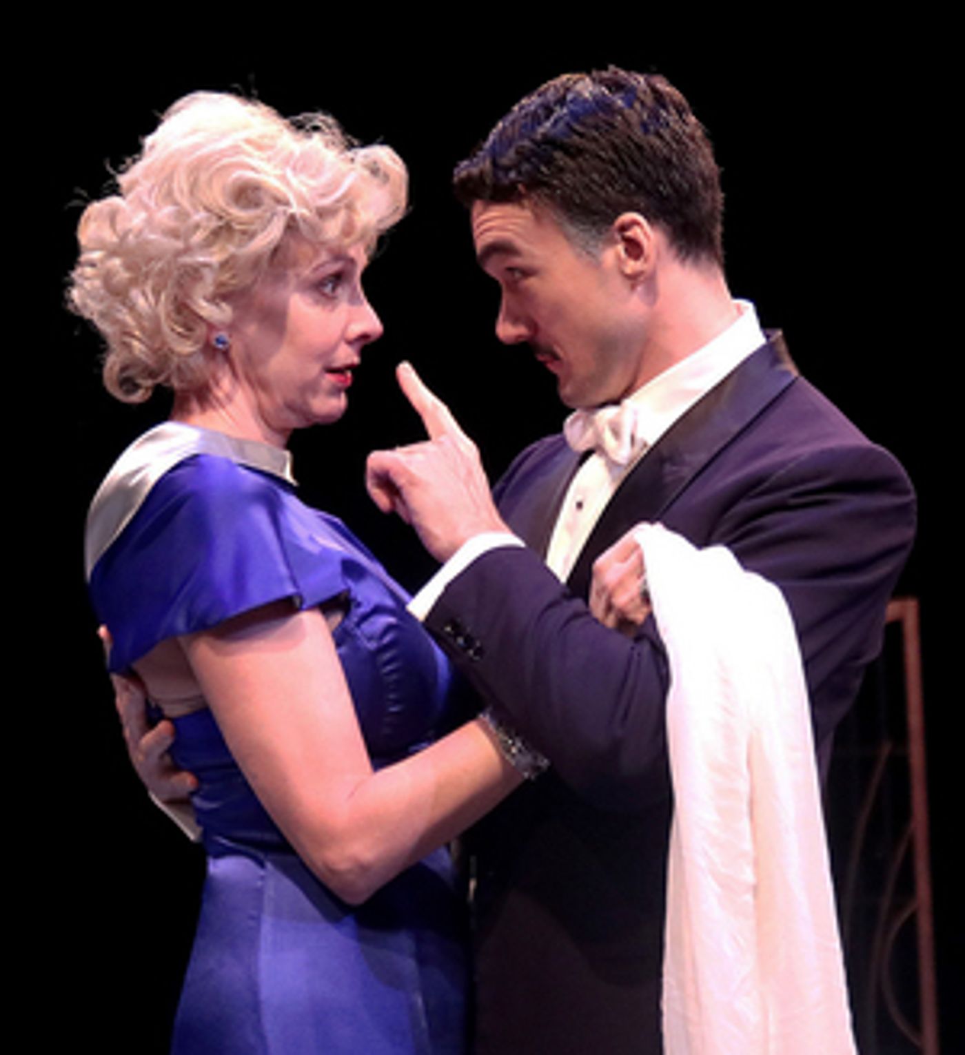 Review: PRIVATE LIVES Proudly Preens at Main Street Theater  Image
