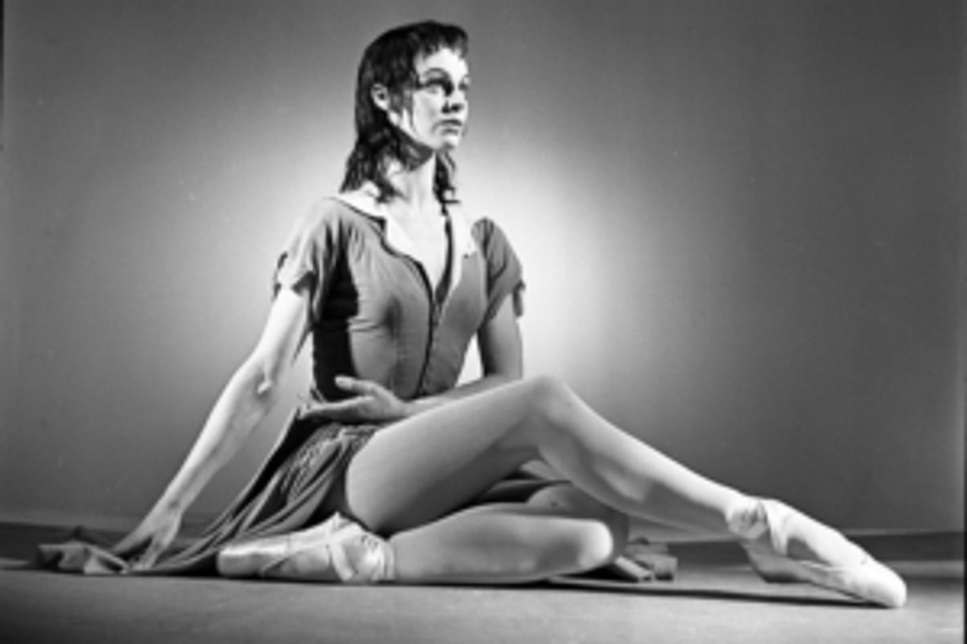 Acclaimed Ballerina Julia Farron Dies at Age 96  Image