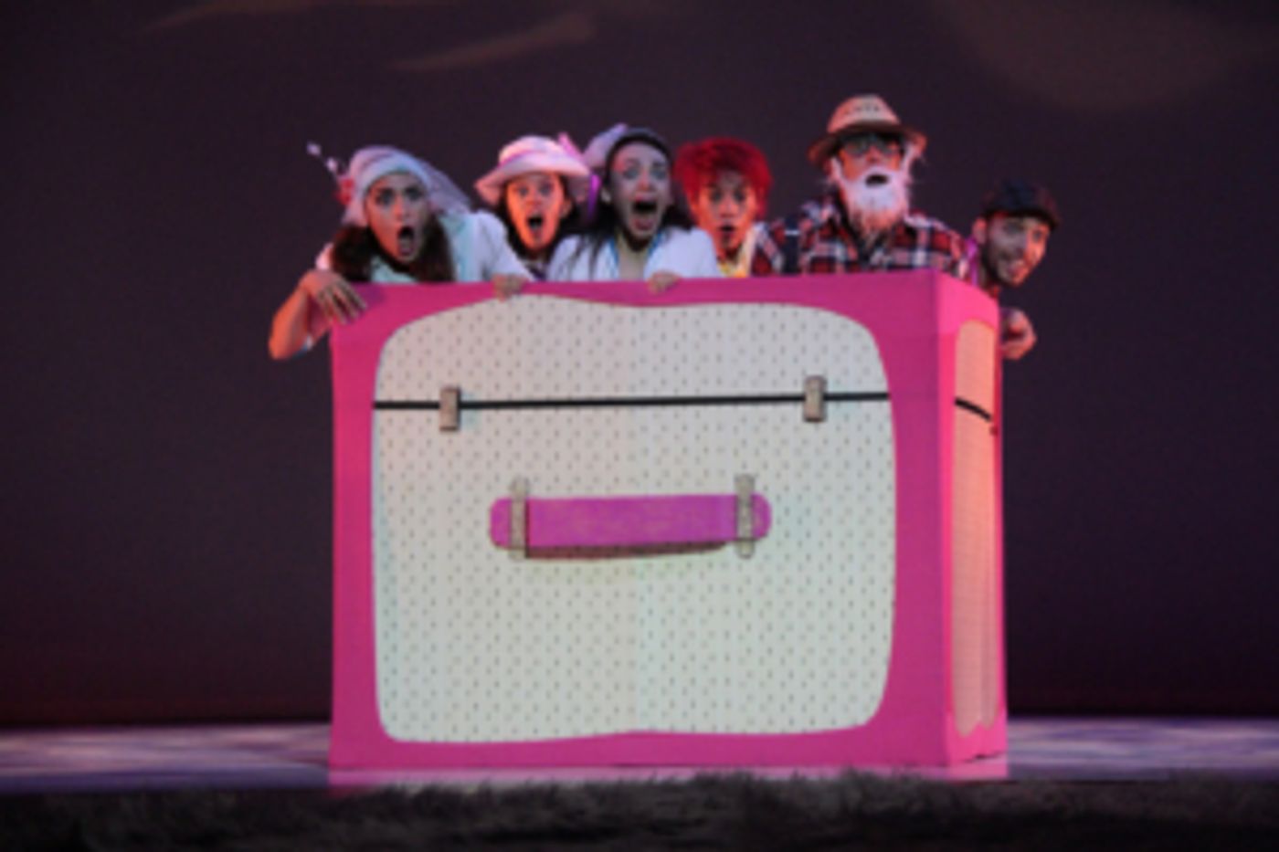 Desde occidente hasta oriente, danzas del viejo mundo en el Teatro de la Danza Guillermina Bravo Desde occidente hasta oriente, danzas del viejo mundo en el Teatro de la Danza Guillermina Bravo Image