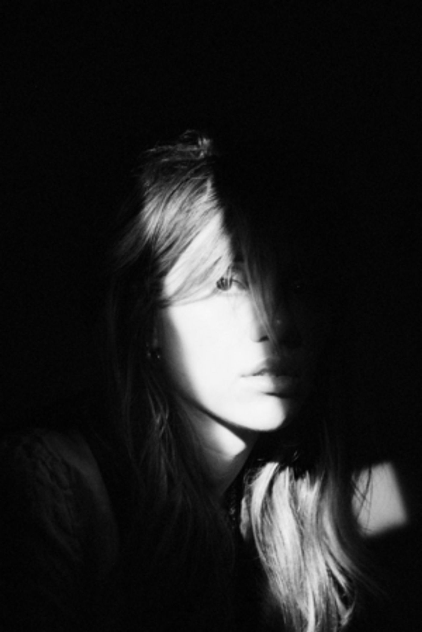 Suki Waterhouse Releases New Track COOLEST PLACE IN THE WORLD Suki Waterhouse Releases New Track COOLEST PLACE IN THE WORLD Image