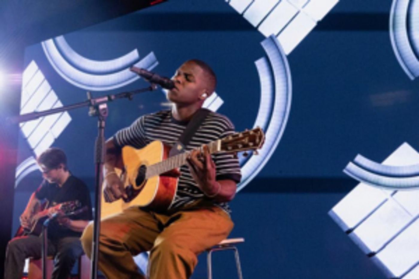 Daniel Caesar Performs Live in London As Part of Apple Music's Up Next Live  Image
