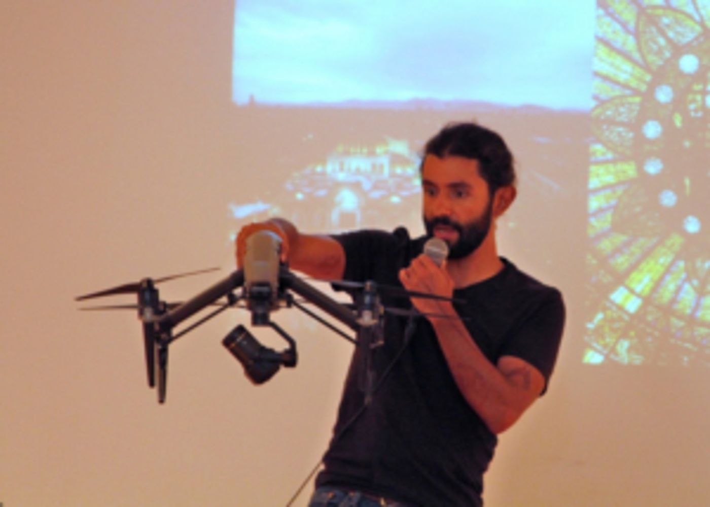 El fotógrafo Santiago Arau ha capturado desde hace 25 años lugares emblemáticos desde tierra y aire El fotógrafo Santiago Arau ha capturado desde hace 25 años lugares emblemáticos desde tierra y aire Image