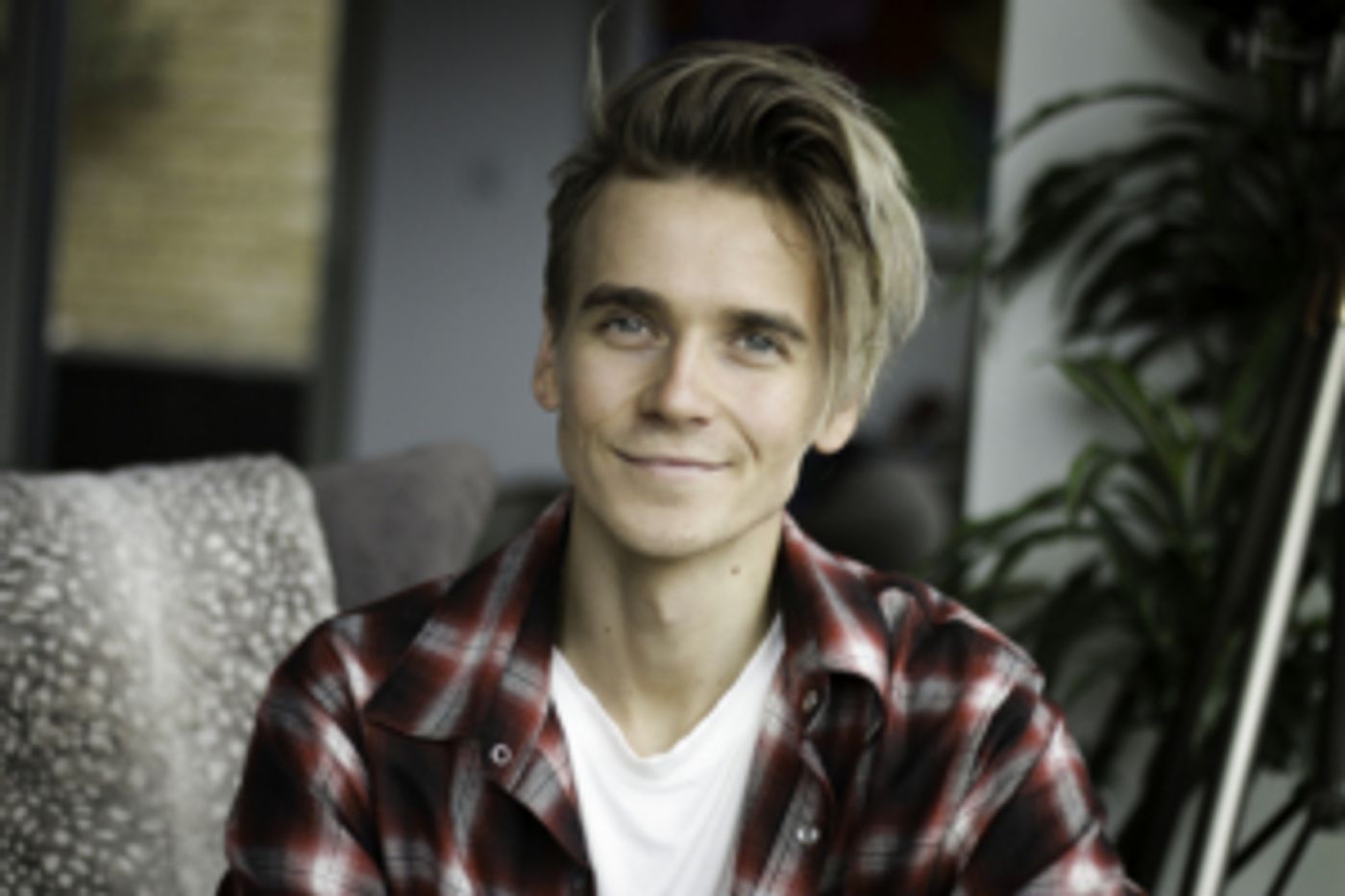 Joe Sugg Will Join The Cast Of WAITRESS in London  Image