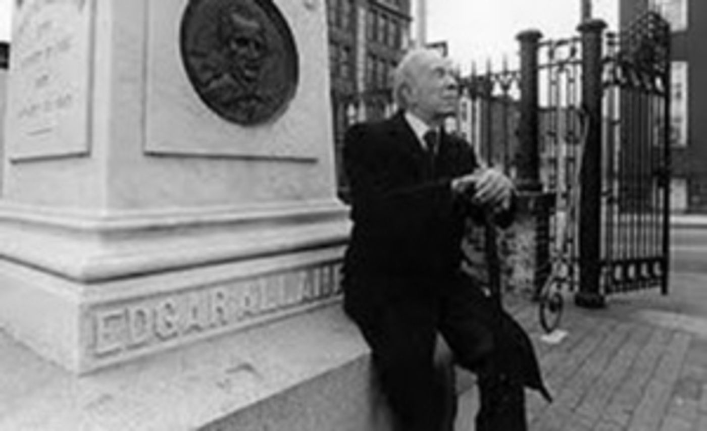 Se cumplen 120 años de nacimiento de Jorge Luis Borges, el escritor argentino más universal Se cumplen 120 años de nacimiento de Jorge Luis Borges, el escritor argentino más universal Image