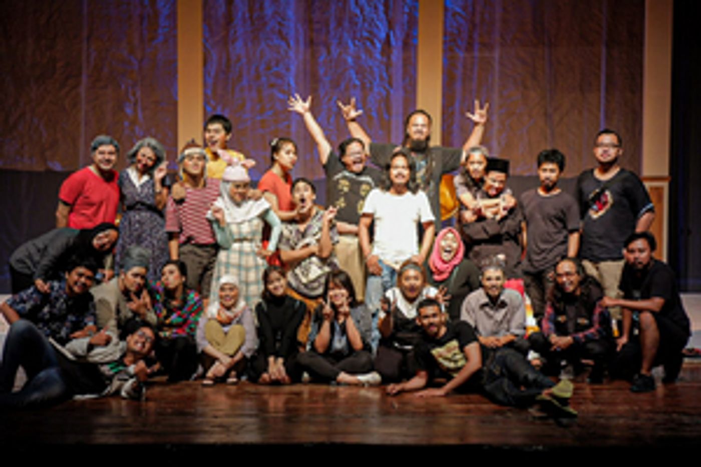 Review: KELOMPOK POJOK's PADA SUATU HARI is Greater Than the Sum of Its Parts Review: KELOMPOK POJOK's PADA SUATU HARI is Greater Than the Sum of Its Parts Image