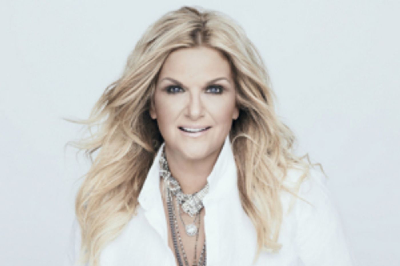 Trisha Yearwood to Host and Perform During CMA COUNTRY CHRISTMAS  Image