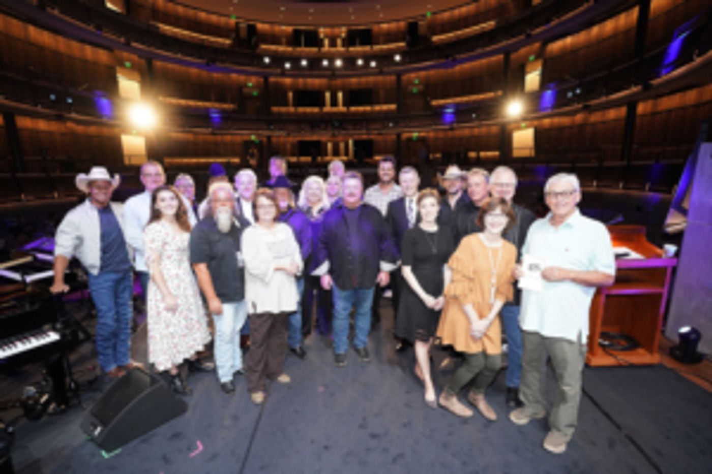 Jimmy Bowen Pays Tribute to Earl Thomas at the Country Music Hall of Fame Jimmy Bowen Pays Tribute to Earl Thomas at the Country Music Hall of Fame Image