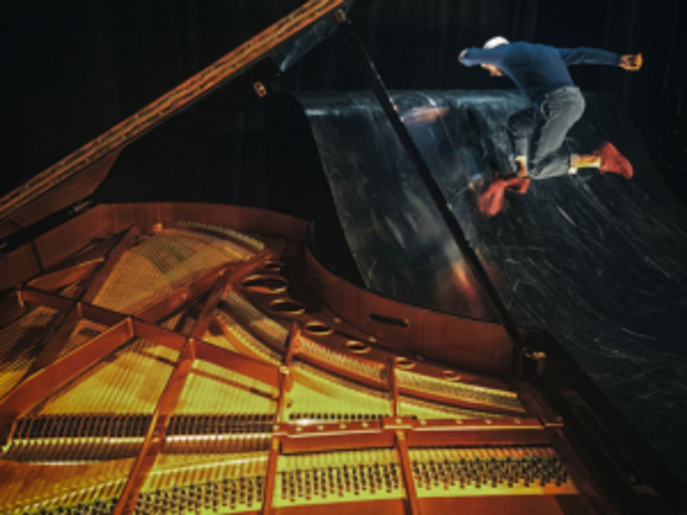 Interview: Yaman Okur Discusses His Breakin' Convention Presents Work 1MM AU DESSUS DU SOL Interview: Yaman Okur Discusses His Breakin' Convention Presents Work 1MM AU DESSUS DU SOL Image