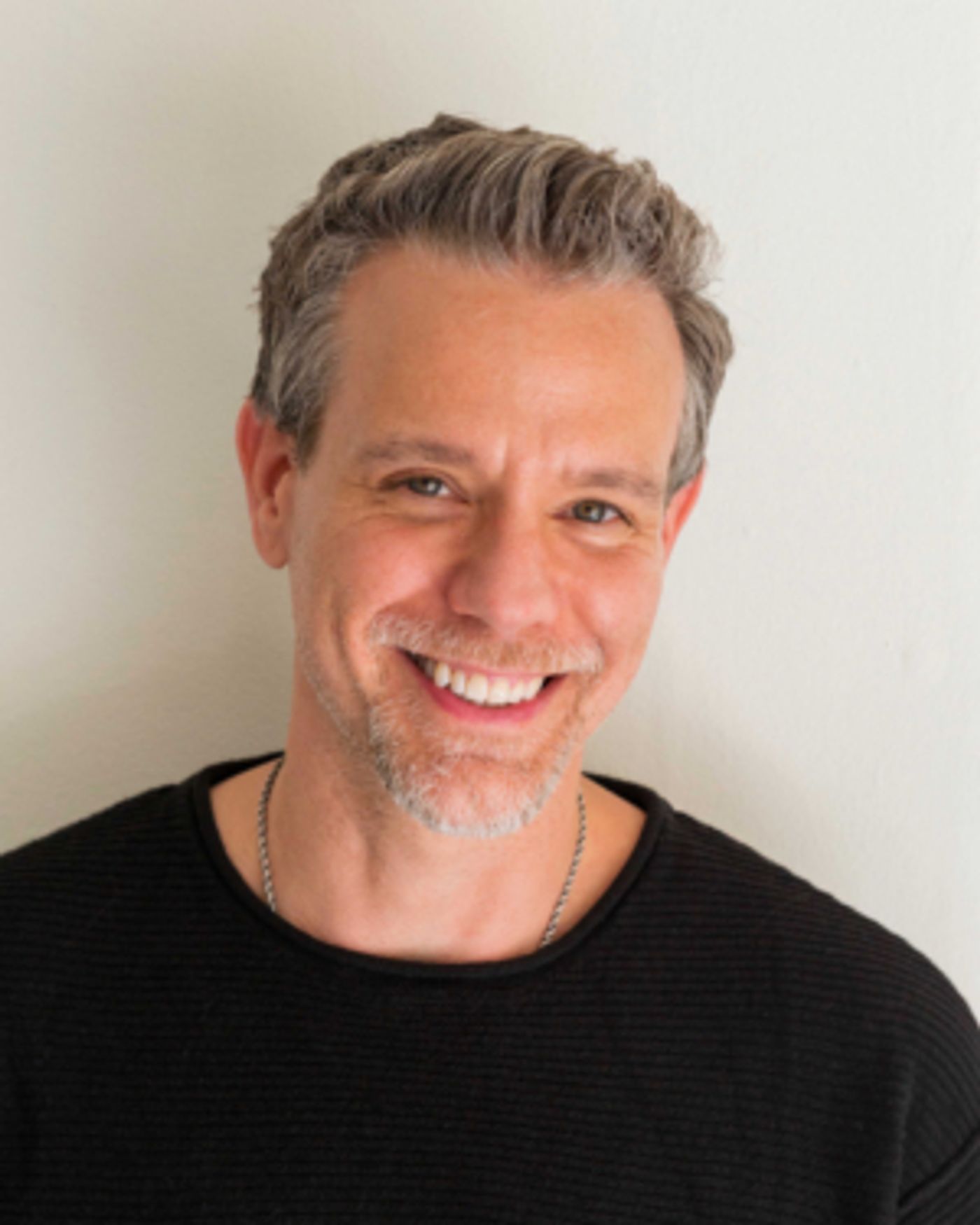 Civic Arts Plaza's HOLLYWOOD ON STAGE to Feature Adam Pascal  Image