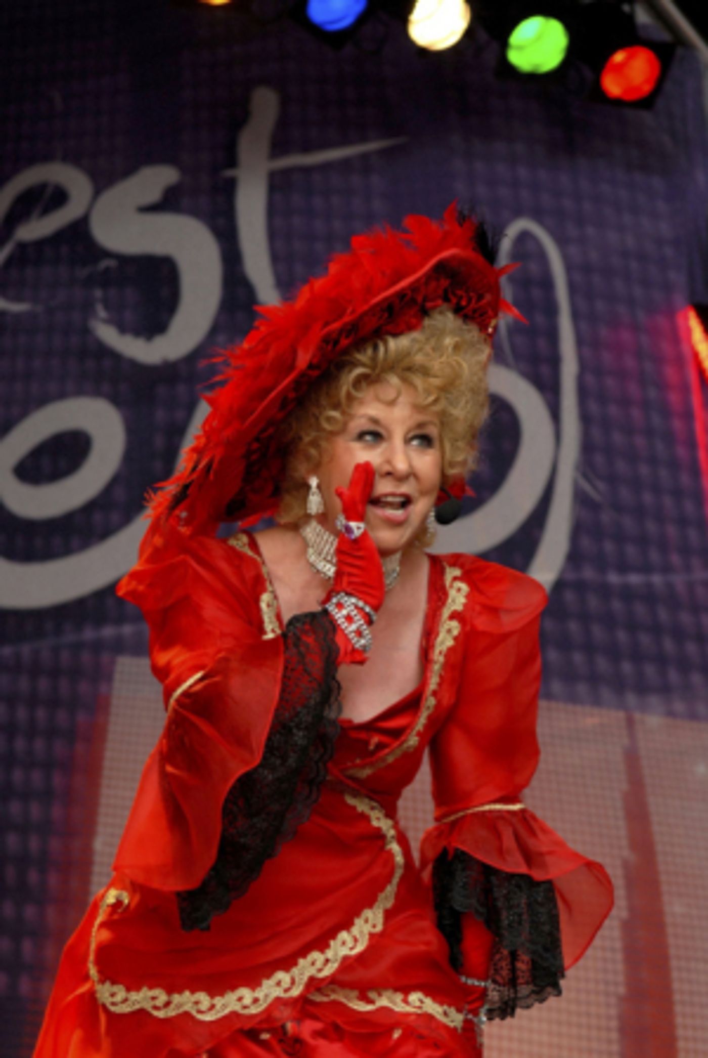 Jan Hunt Brings MUSIC HALL Back To Alexandra Palace  Image