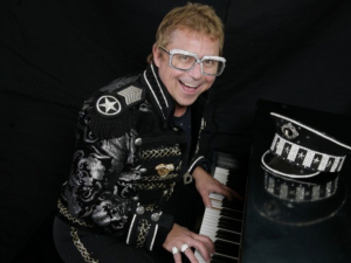 Review: Kenny Metcalf Rocks the El Portal in the Ultimate Elton John Tribute Show  Image