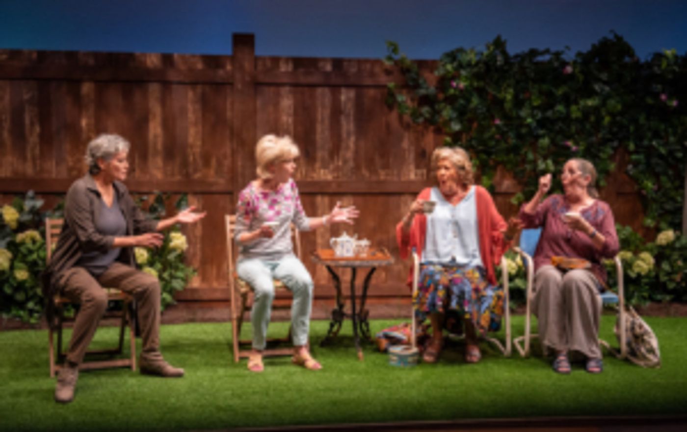 Review: ESCAPED ALONE at Signature Theatre  Image