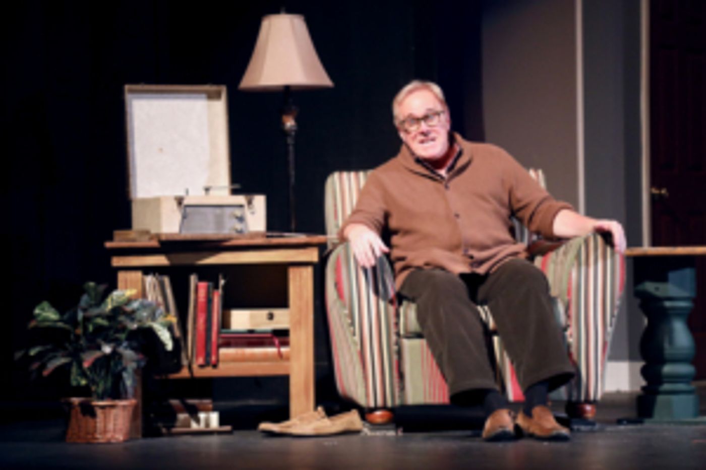 Review: THE DROWSY CHAPERONE Centers on Taming a Pampered Starlet on Her Wedding Day  Image