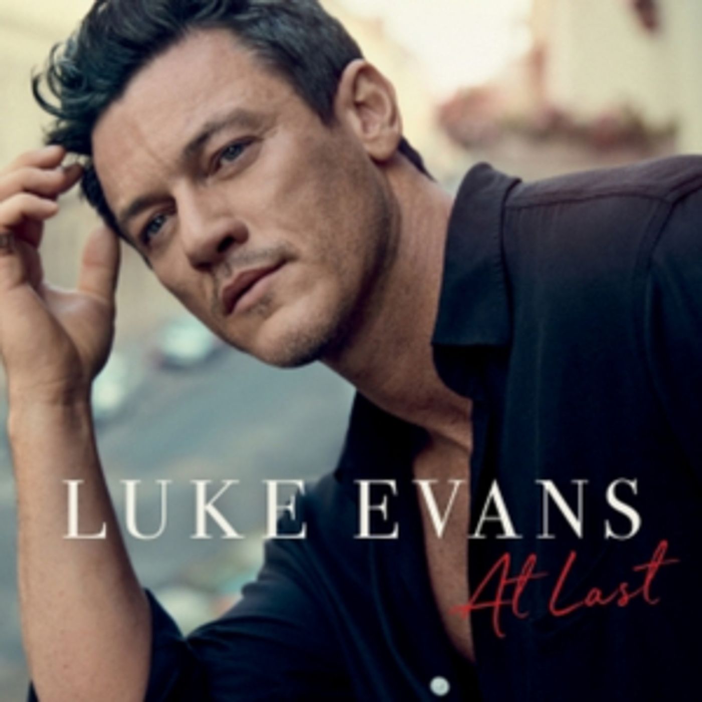 Luke Evans to Release Debut Album Featuring Covers of Cher, LES MIS, and More!  Image
