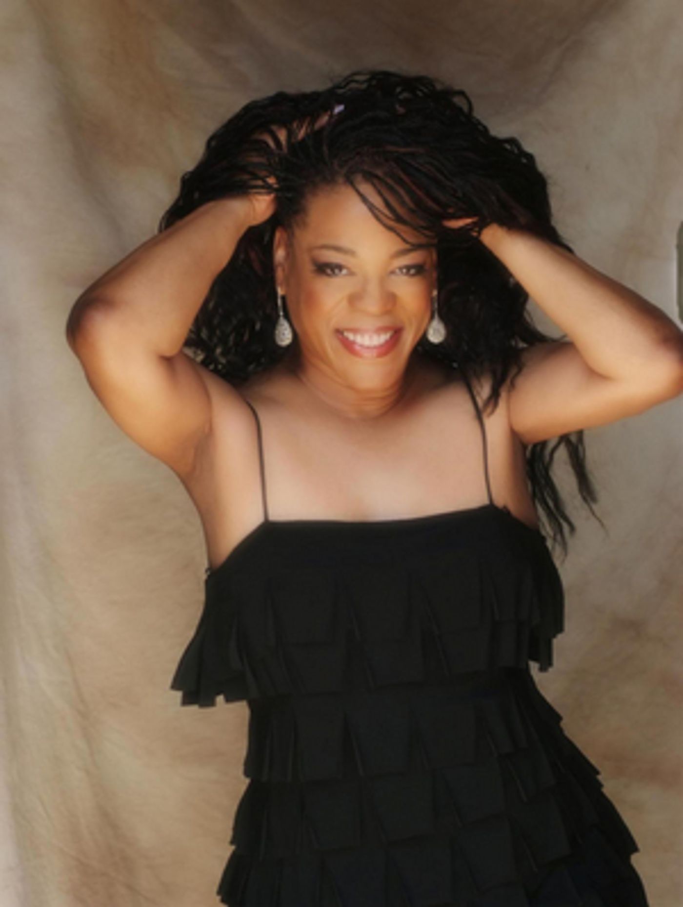 Feature: EVELYN CHAMPAGNE KING Will Headline Halloween Palm Springs  Image