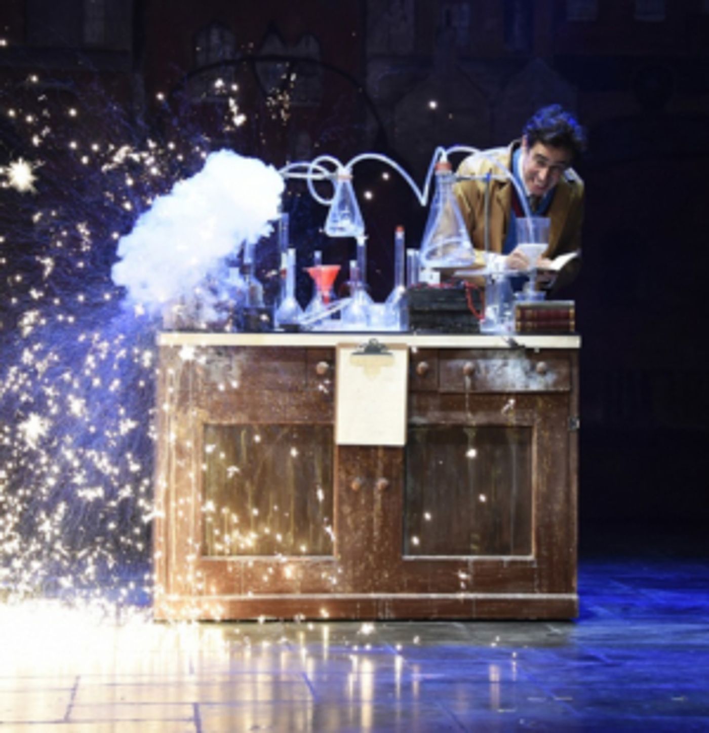 Review Roundup: THE MAN IN THE WHITE SUIT At Ealing Studios  Image