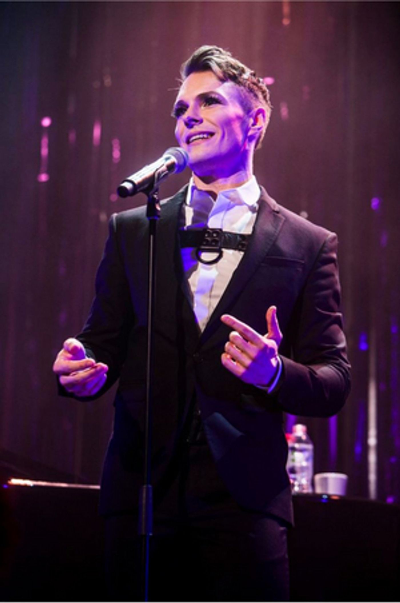 Review: KIM DAVID SMITH at Club Cumming Review: KIM DAVID SMITH at Club Cumming Image