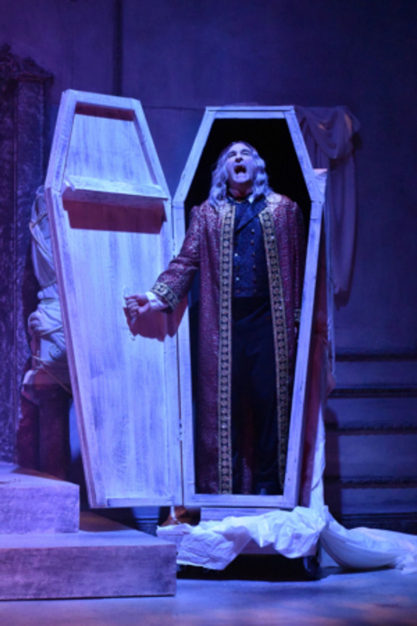 Review: DRACULA at Chesapeake Shakespeare Company  Image