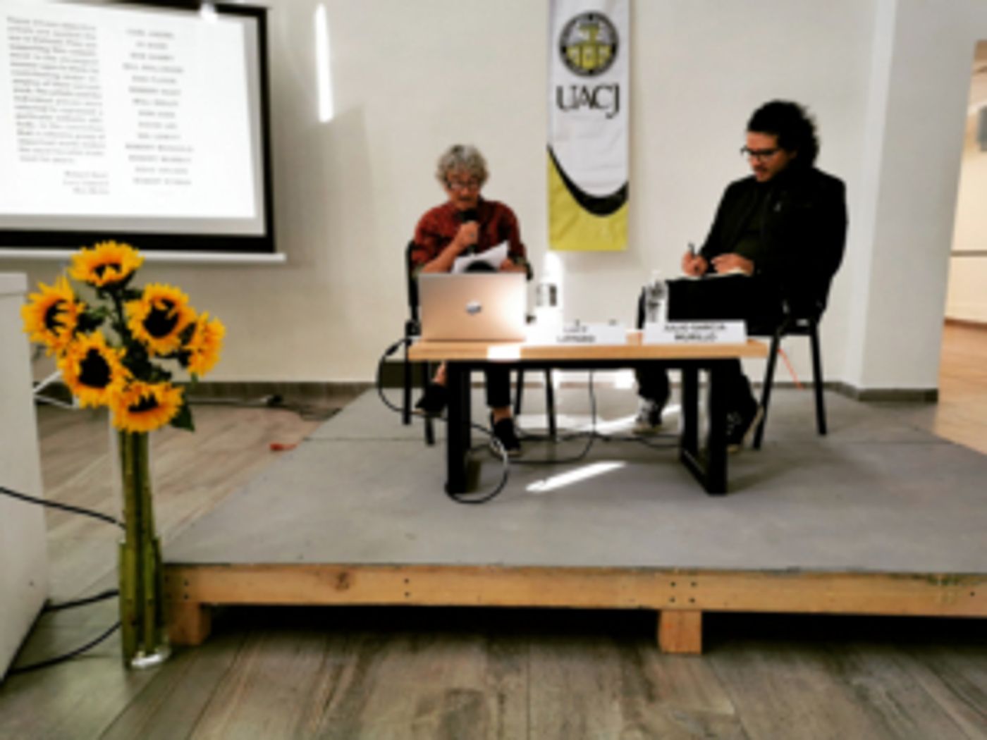 Curadores, críticos de arte y especialistas exponen visión sobre el fenómeno migratorio en conclusión del coloquio De un lado a otrxs  Image