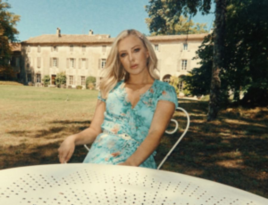 Iris Releases Dreamy Music Video for Single 'Stars' Image