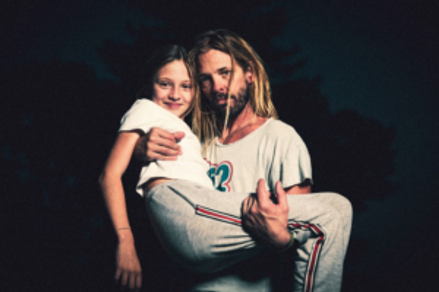 Taylor Hawkins & The Coattail Riders Release New Single 'Middle Child' Featuring Dave Grohl  Image