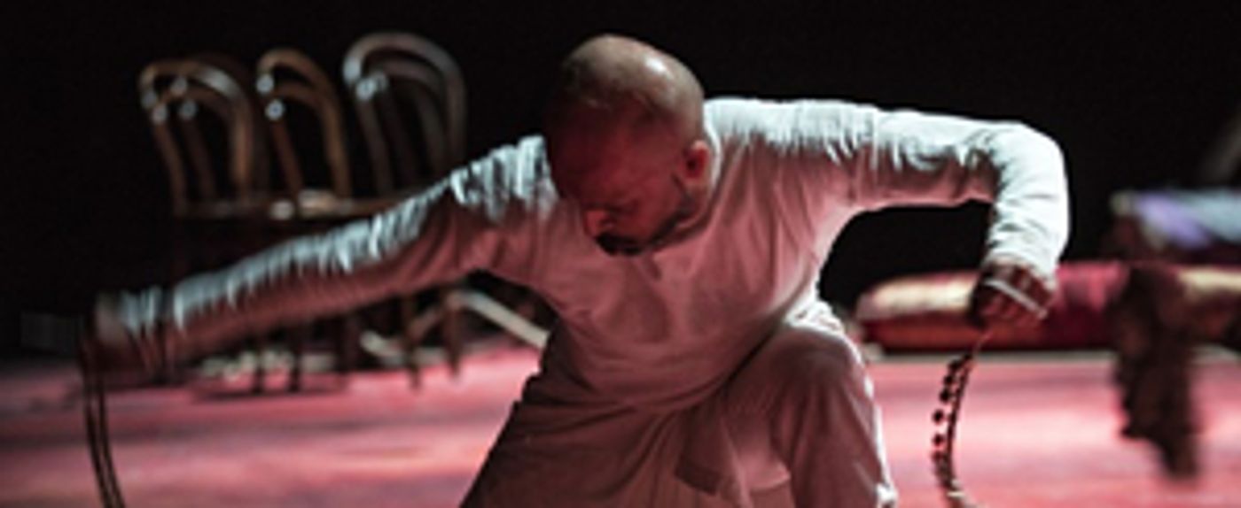 Review: XENOS at Grand Théâtre Review: XENOS at Grand Théâtre Image