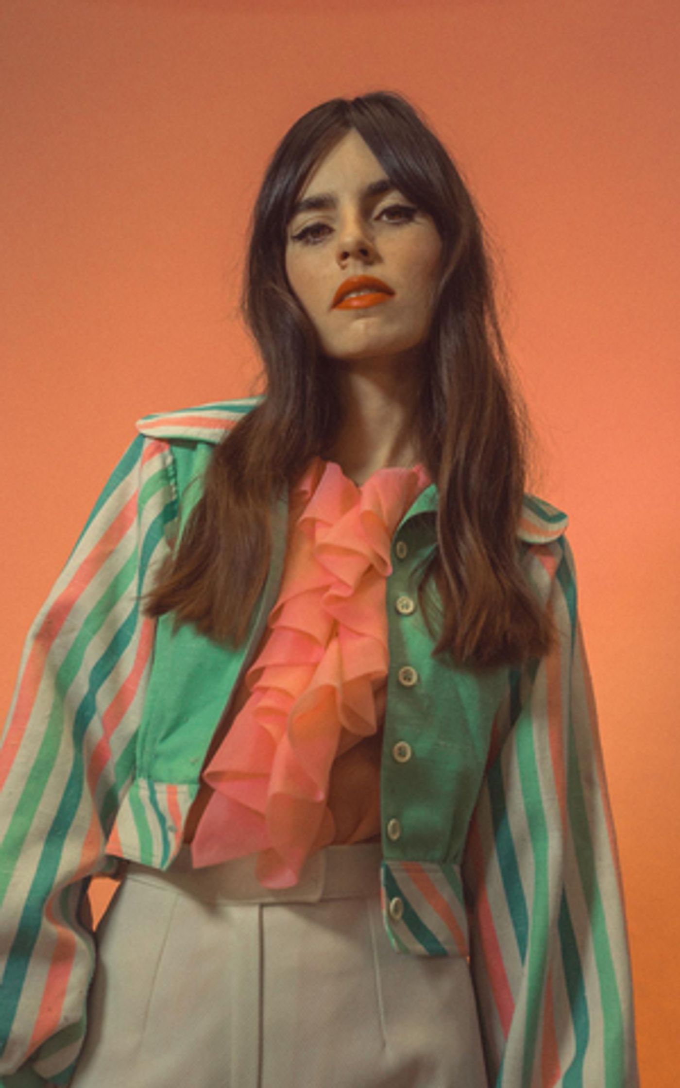 Hazel English Returns With New Song 'Shaking' Hazel English Returns With New Song 'Shaking' Image