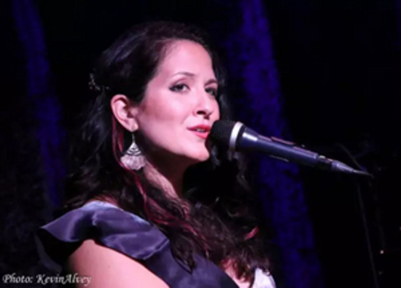 Review: Nicole Zuraitis hypnotizes Jazz fans at Birdland Theater  Image