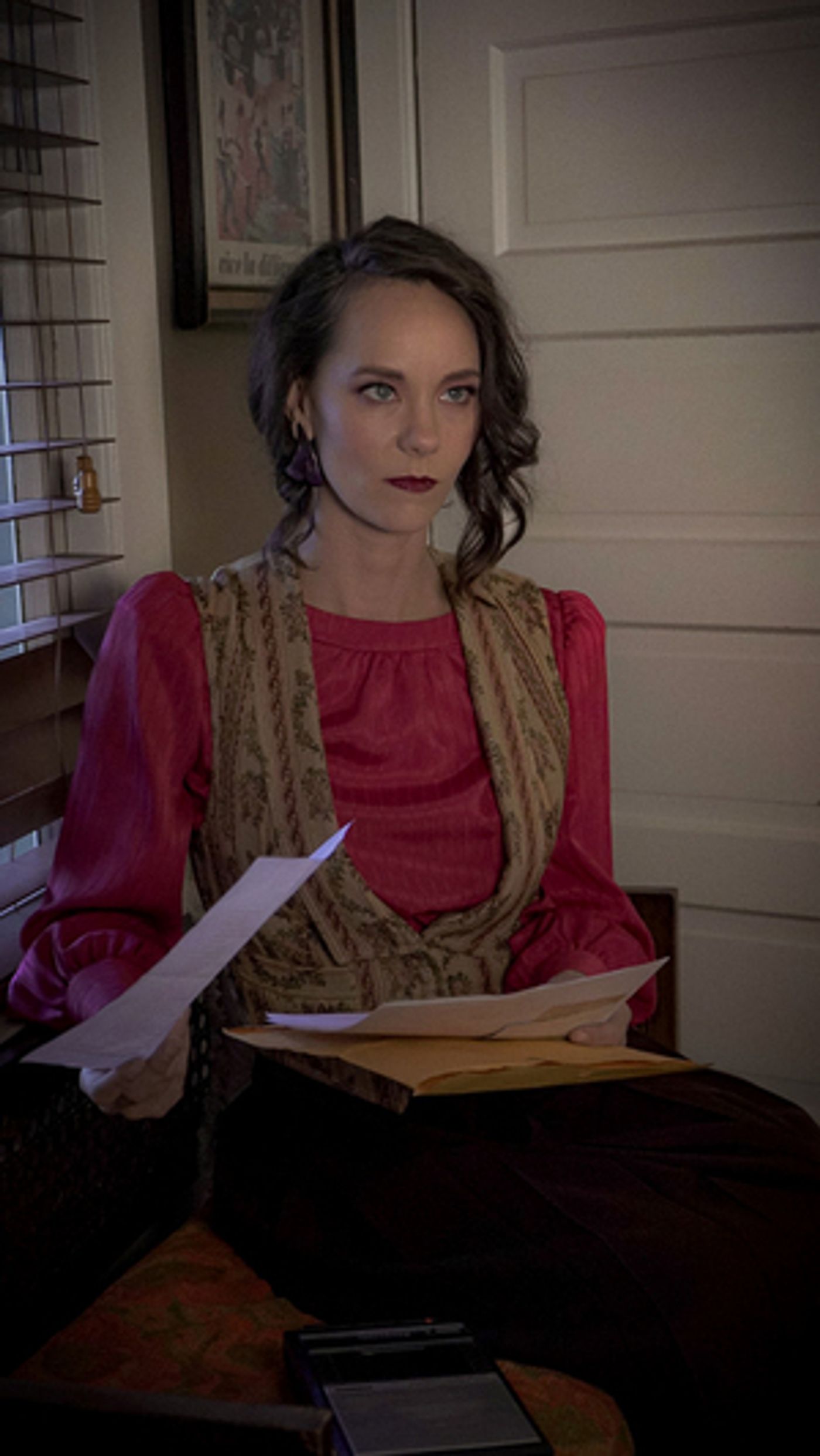 Review: SAFEHOUSE '82 Immerses Audiences in an Interactive Evidence-Gathering Spy Mission  Image