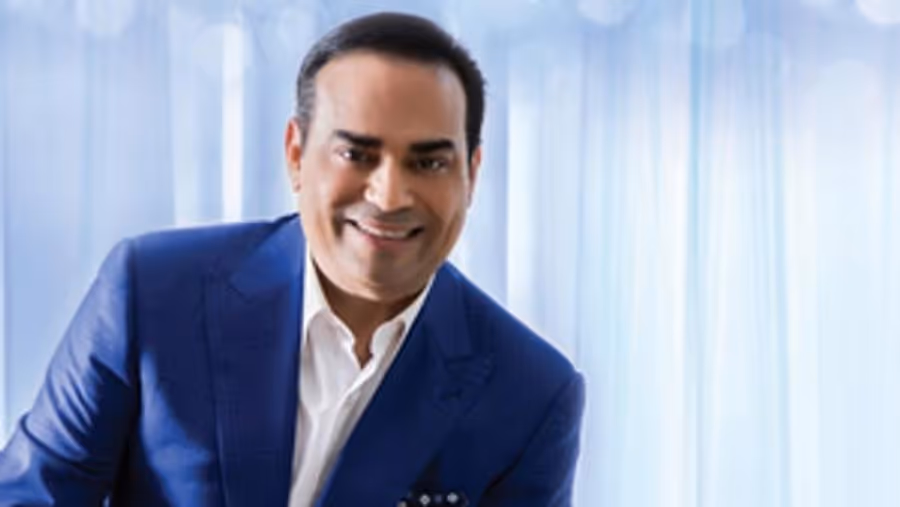 Gilberto Santa Rosa Comes to the Beacon Theater Image