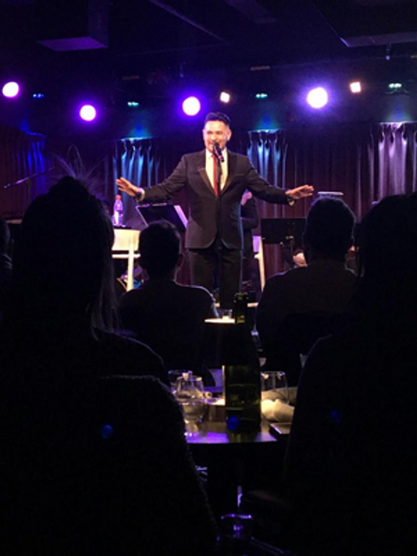 DO YOU DREAM IN SPANISH? Asks Roberto Araujo At The Green Room 42 And The Answer Is; When He Sings… YES!  Image