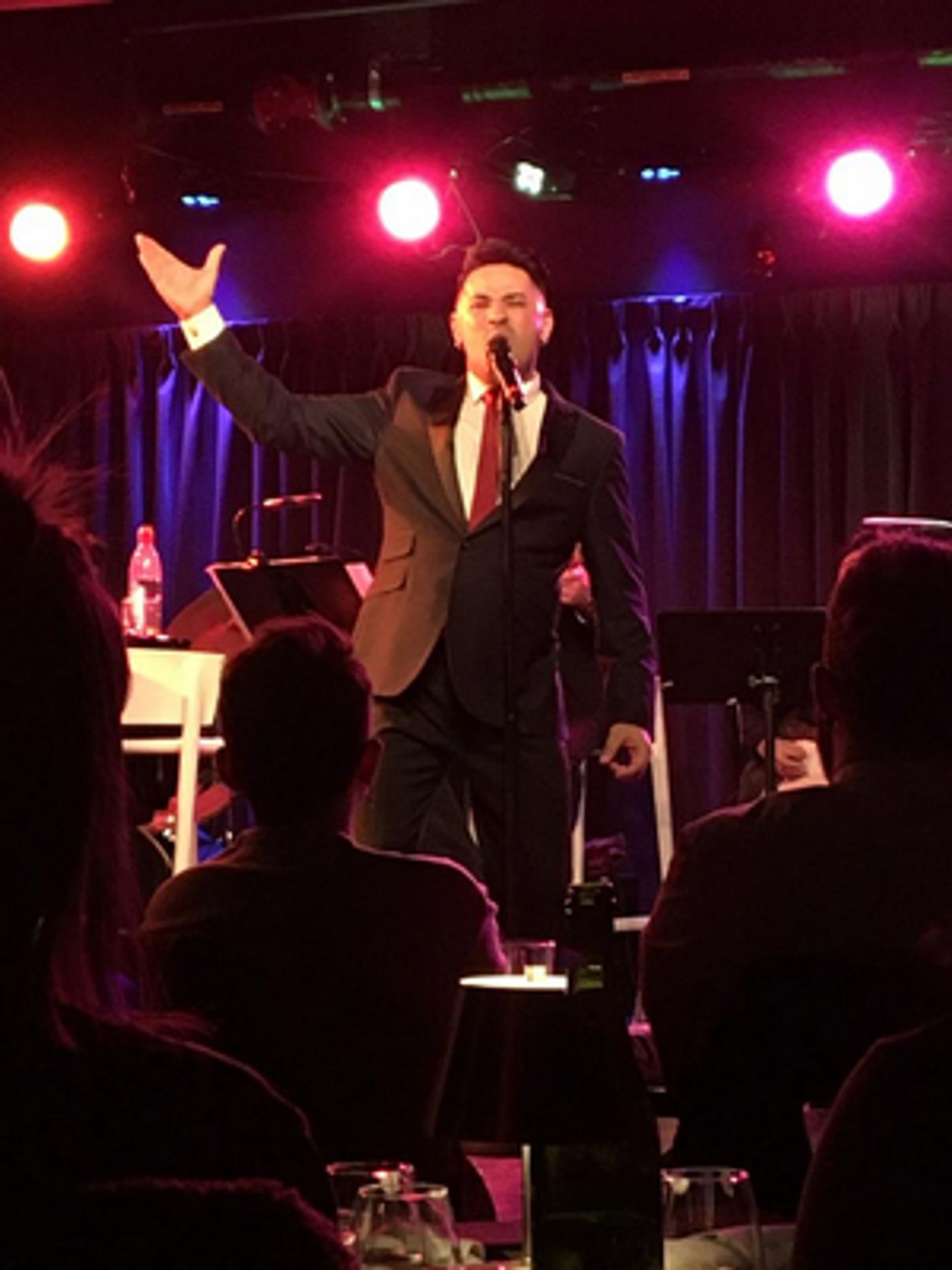 DO YOU DREAM IN SPANISH? Asks Roberto Araujo At The Green Room 42 And The Answer Is; When He Sings… YES!  Image