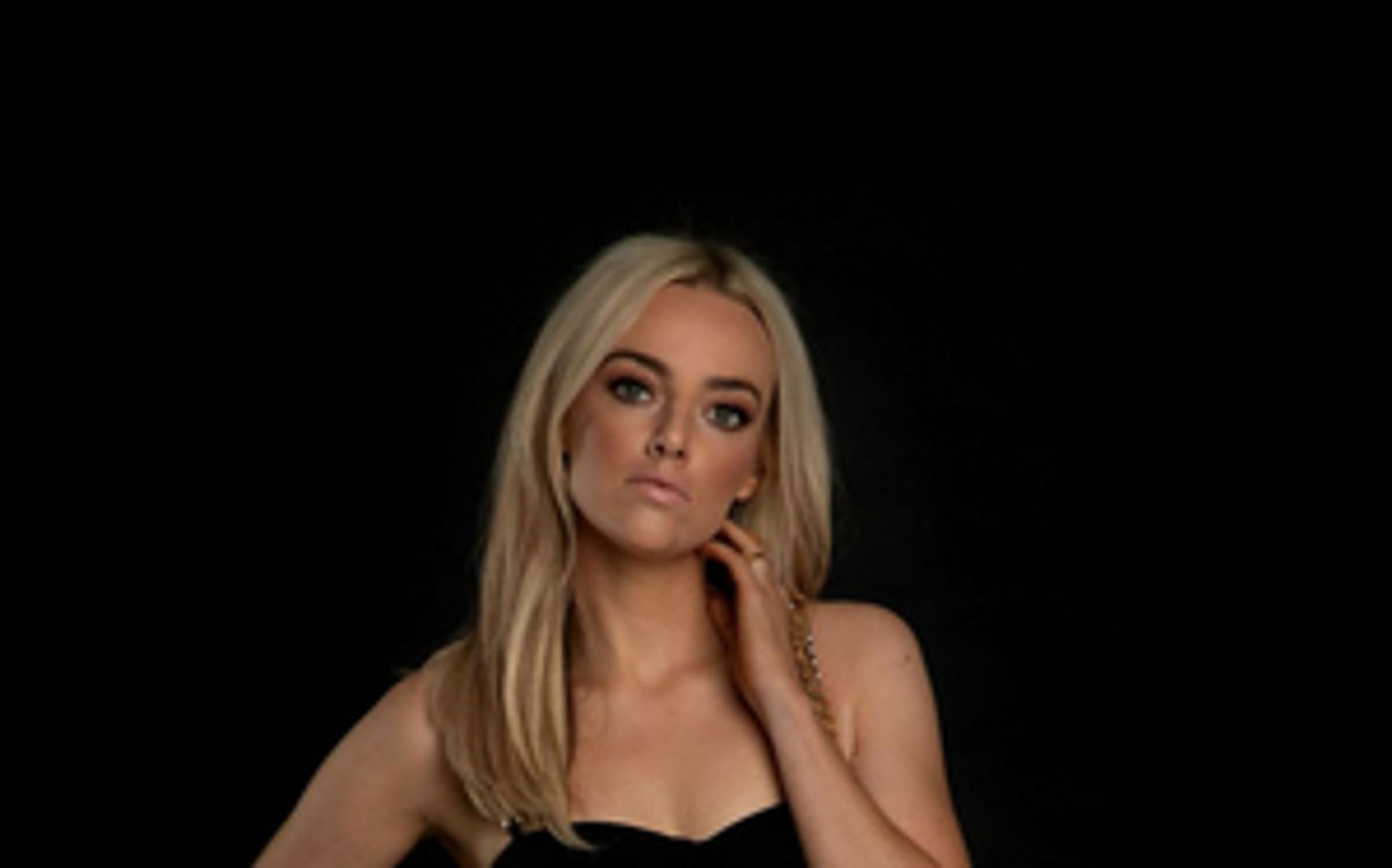 Emma White Paints Dream Date Scenario in 'If You're In It' Music Video  Image