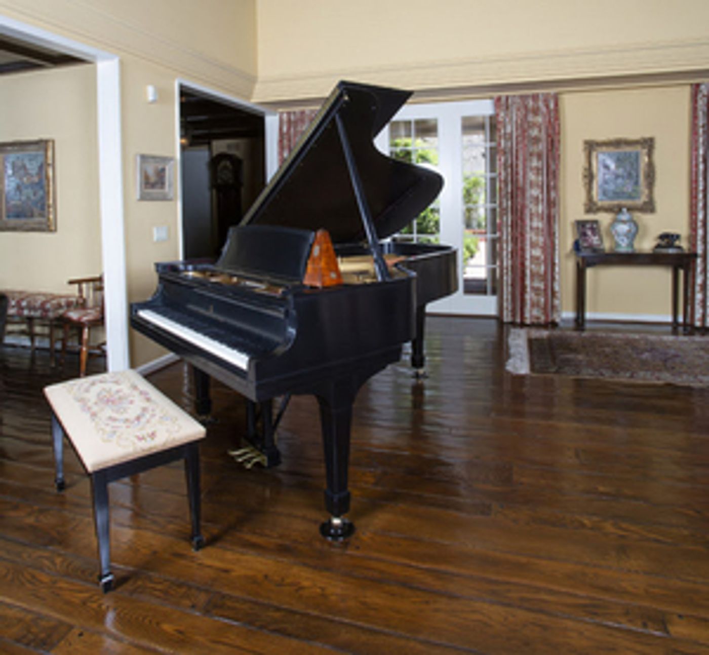 Mrs. Nancy Sinatra Sr. and Frank Sinatra's Grand Piano Head to Julien's Auctions Mrs. Nancy Sinatra Sr. and Frank Sinatra's Grand Piano Head to Julien's Auctions Image
