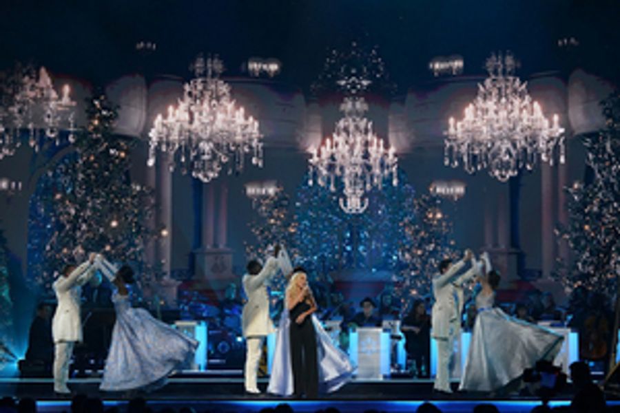 ABC to Air CMA COUNTRY CHRISTMAS Featuring Kristin Chenoweth on December 3 Image